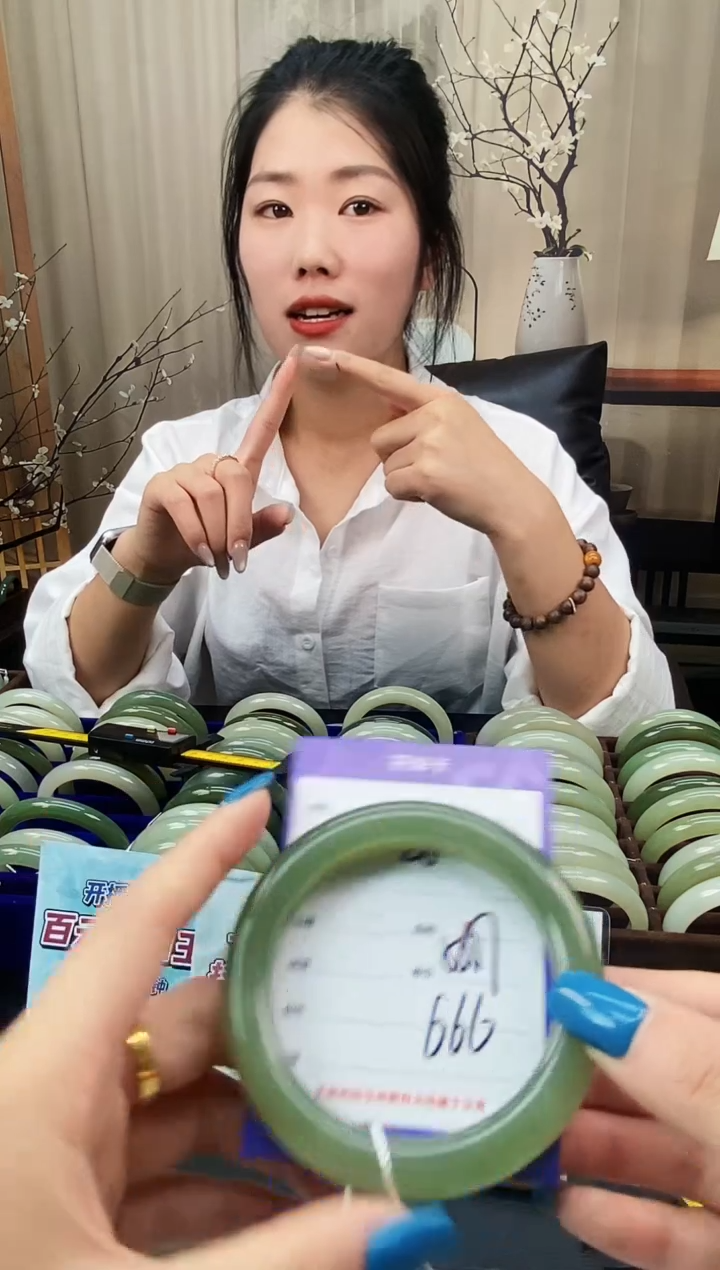 未镶嵌手镯和田玉L8微色差