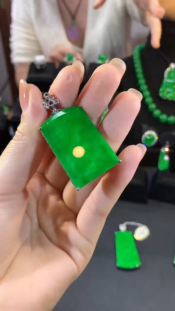 【闪购商品】翡翠颈饰18K金镶嵌天然缅甸翡翠A货