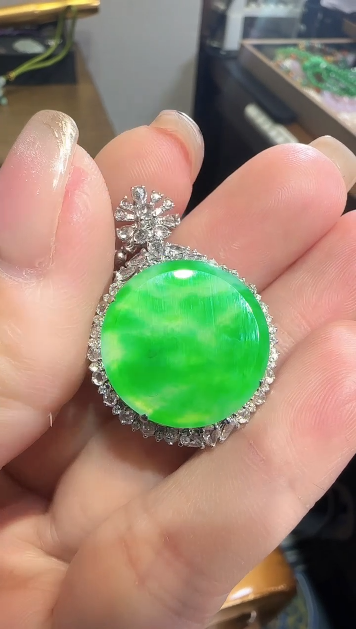 【闪购商品】翡翠颈饰18K金镶嵌圆牌