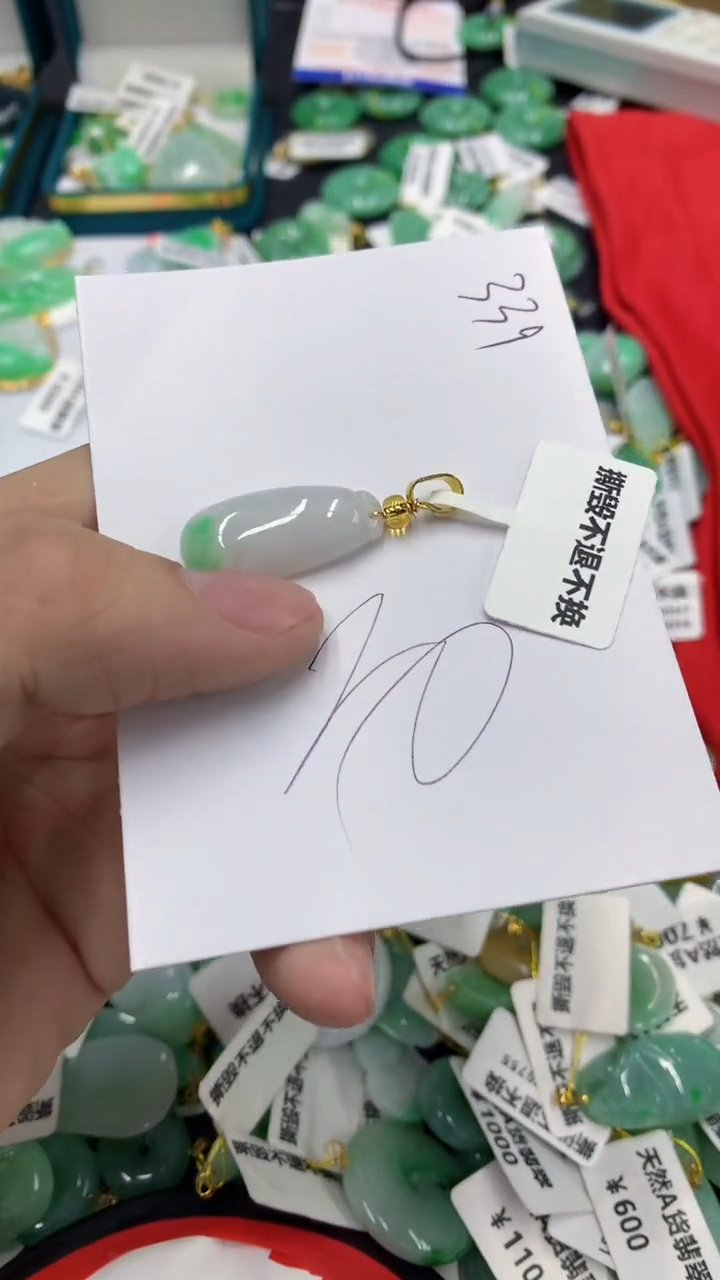 【闪购商品】翡翠颈饰未镶嵌111111111