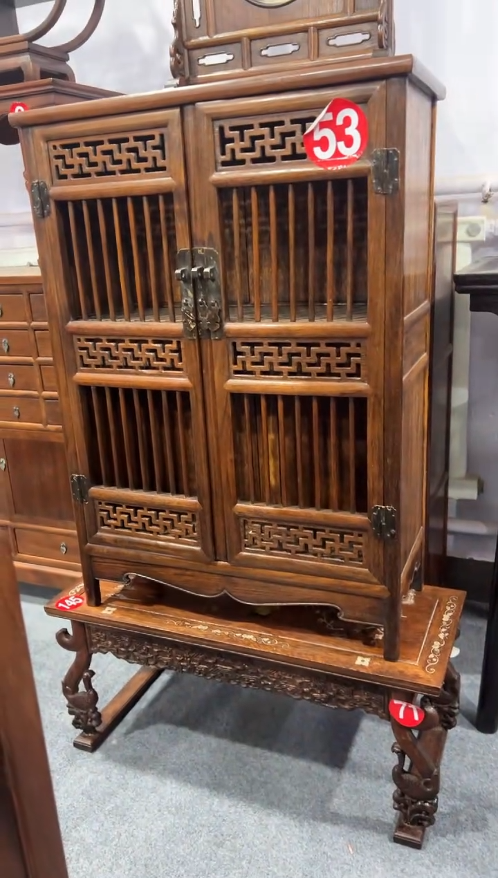 木夹*粉木 透雕门两抽屉储物柜