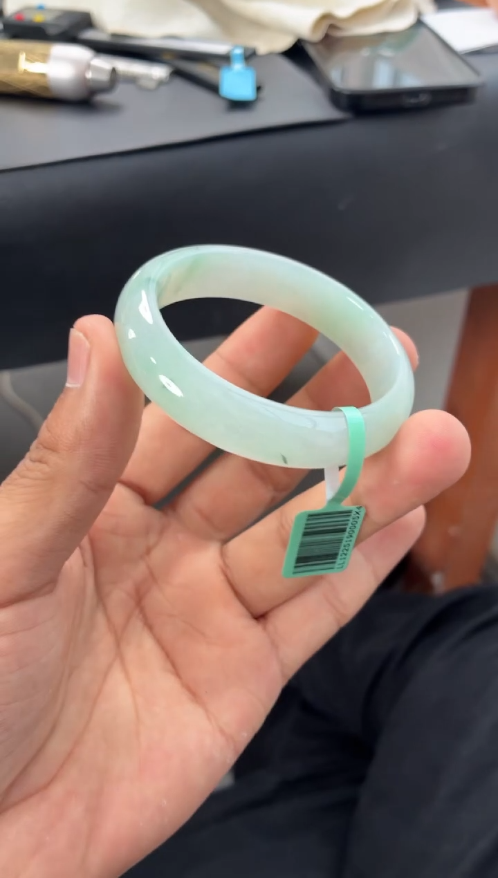 未镶嵌手镯翡翠晴水绿飘花 3号 贵妃   52-53正圈