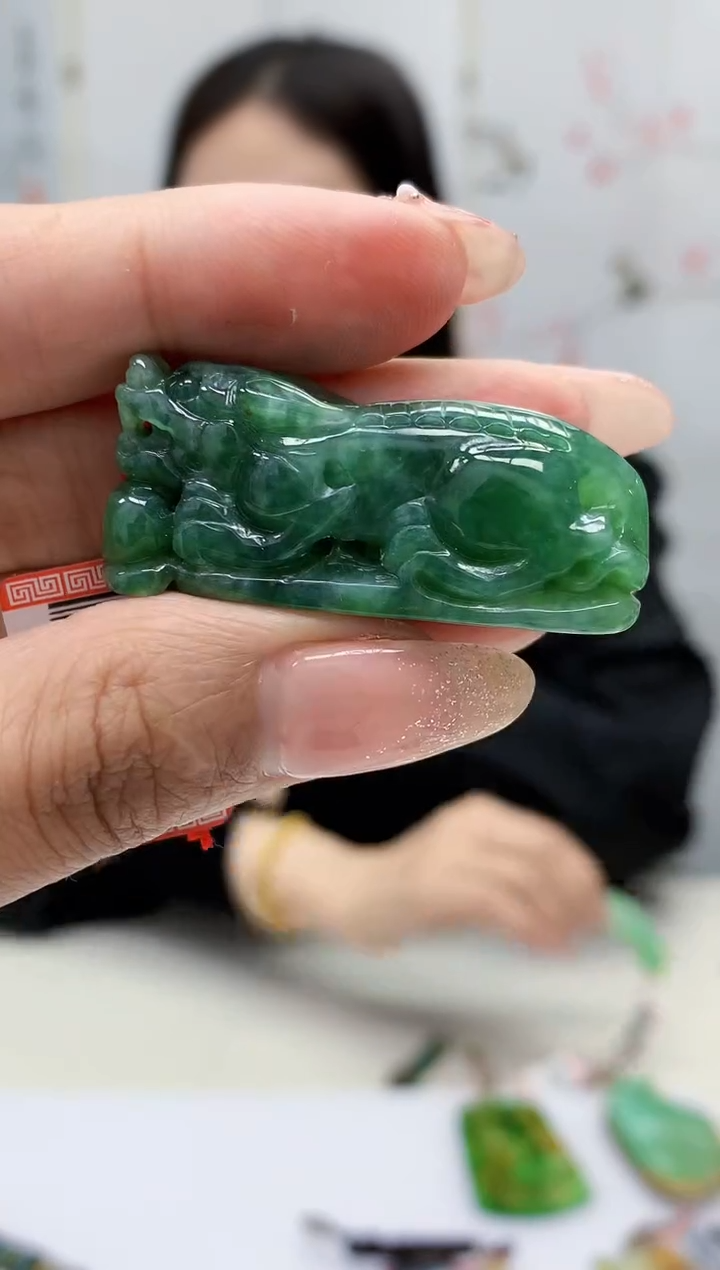 【闪购商品】定制翡翠未镶嵌4852MM-毛货挂件48