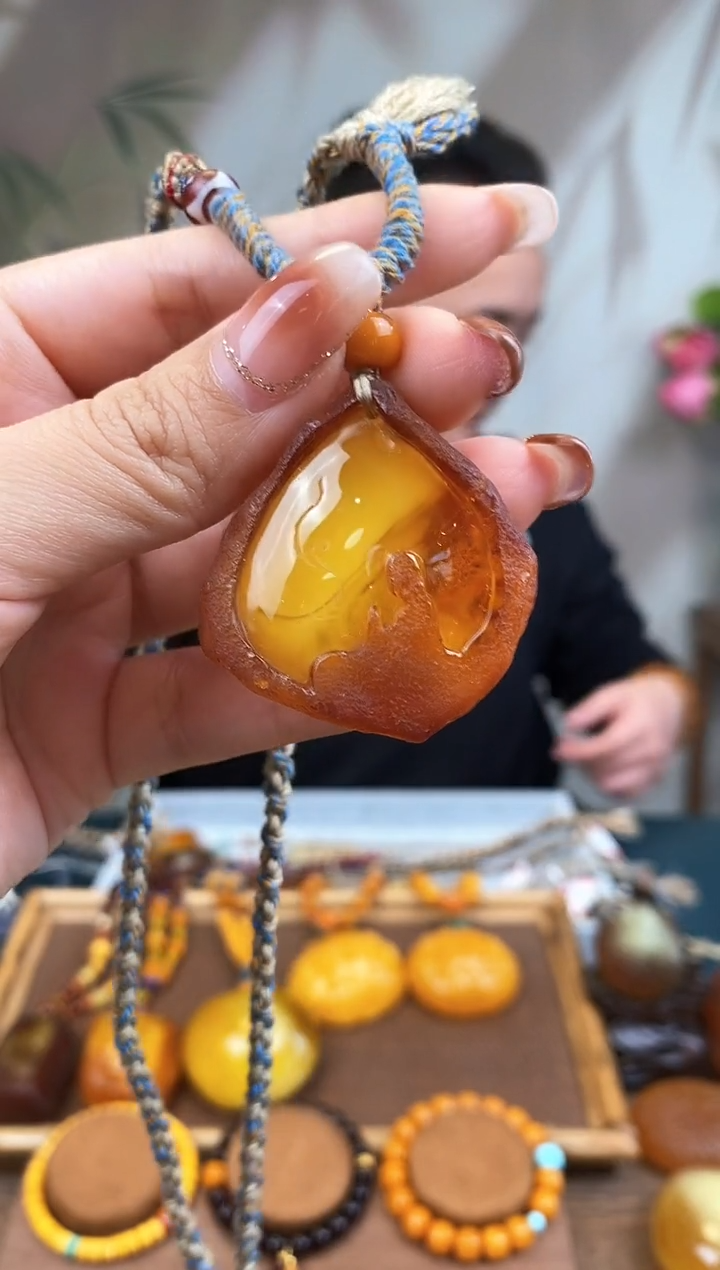 【闪购商品】琥珀裸石未镶嵌基地发货 一物一证 顺丰包邮