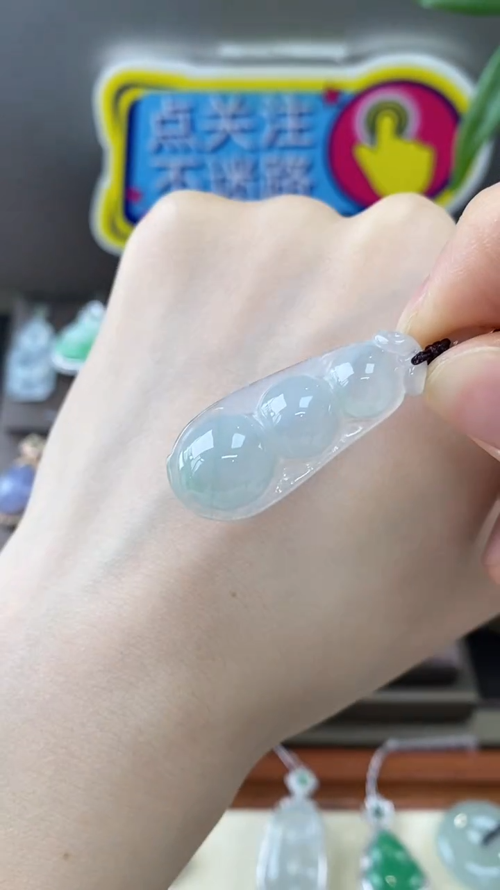 【闪购商品】翡翠吊坠(不含链)未镶嵌翡翠福豆