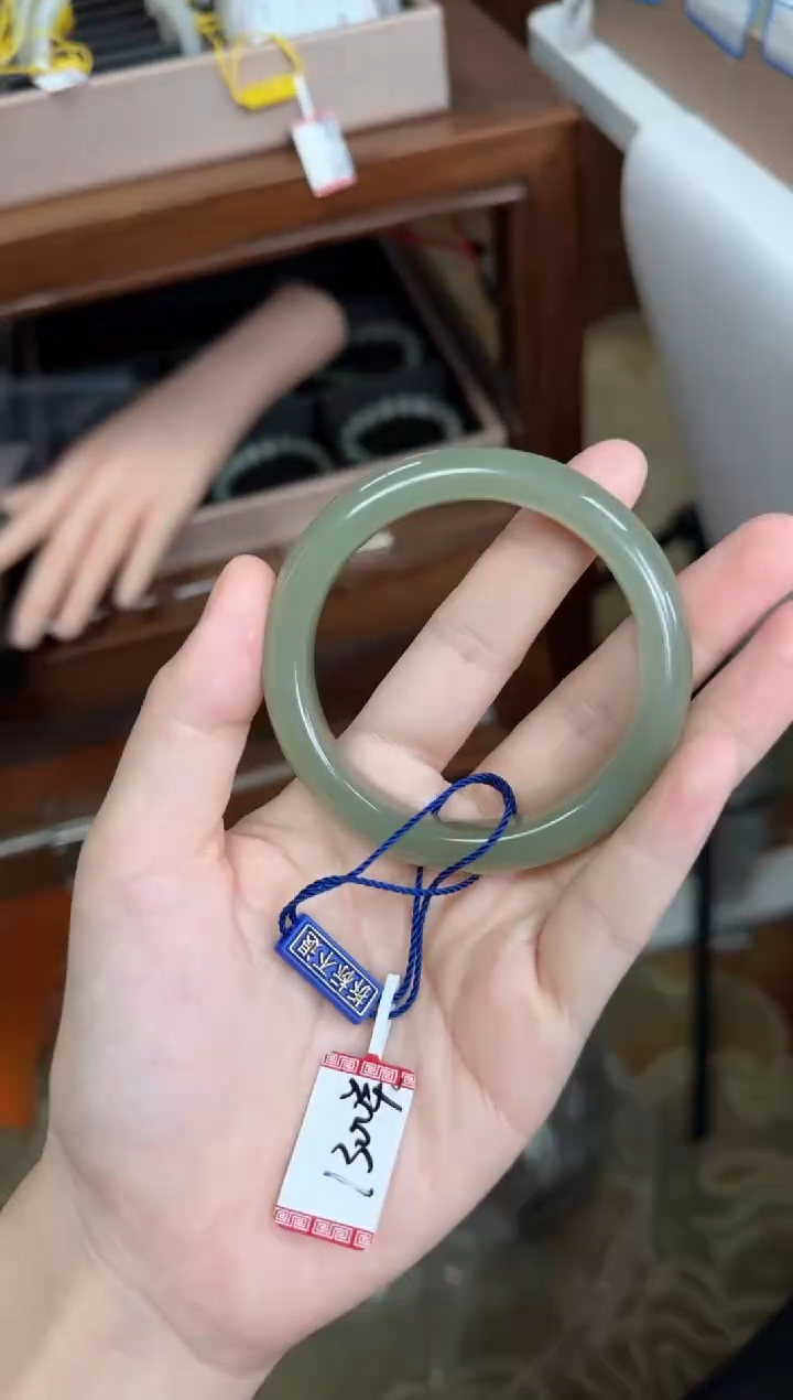 未镶嵌手镯和田玉53