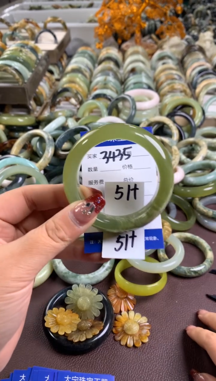 【闪购商品】蛇纹石玉手镯未镶嵌3435