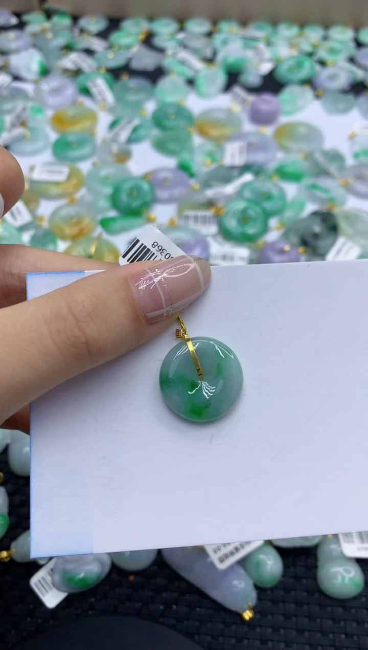 翡翠18K金镶嵌颈饰天然缅甸翡翠A货