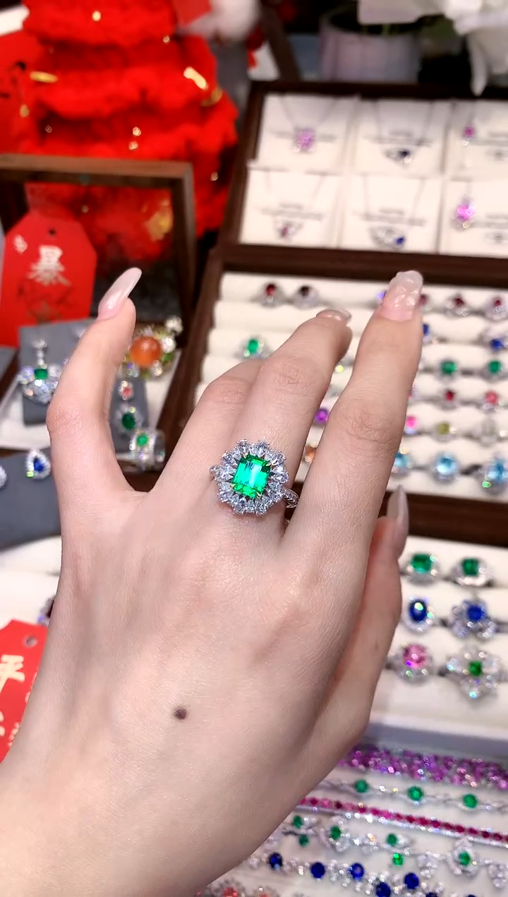 【闪购商品】祖母绿戒指18K金镶嵌1.7ct/天然宝石/七天无理由