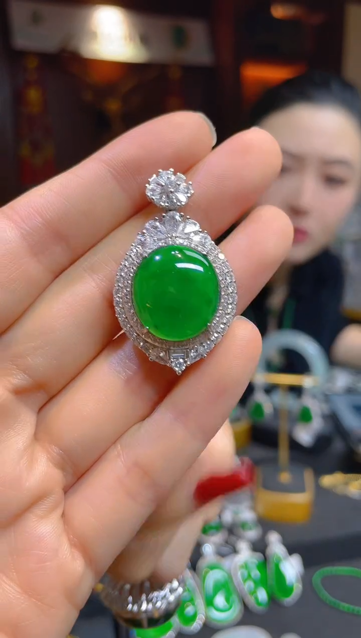 【闪购商品】翡翠颈饰银S925镶嵌112437天然A货翡翠蛋面吊坠