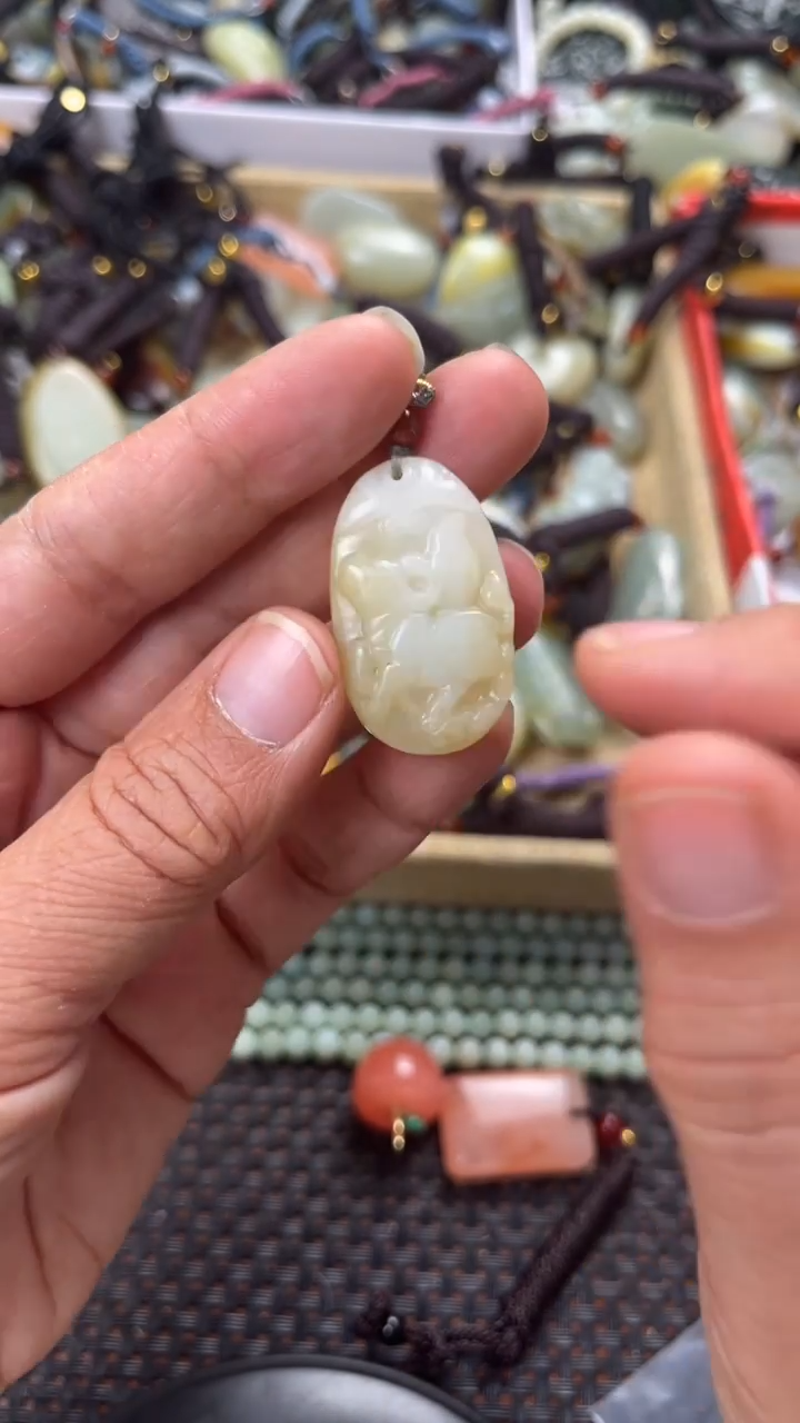 【闪购商品】和田玉颈饰未镶嵌多样性发货没有证书拍一发一有瑕