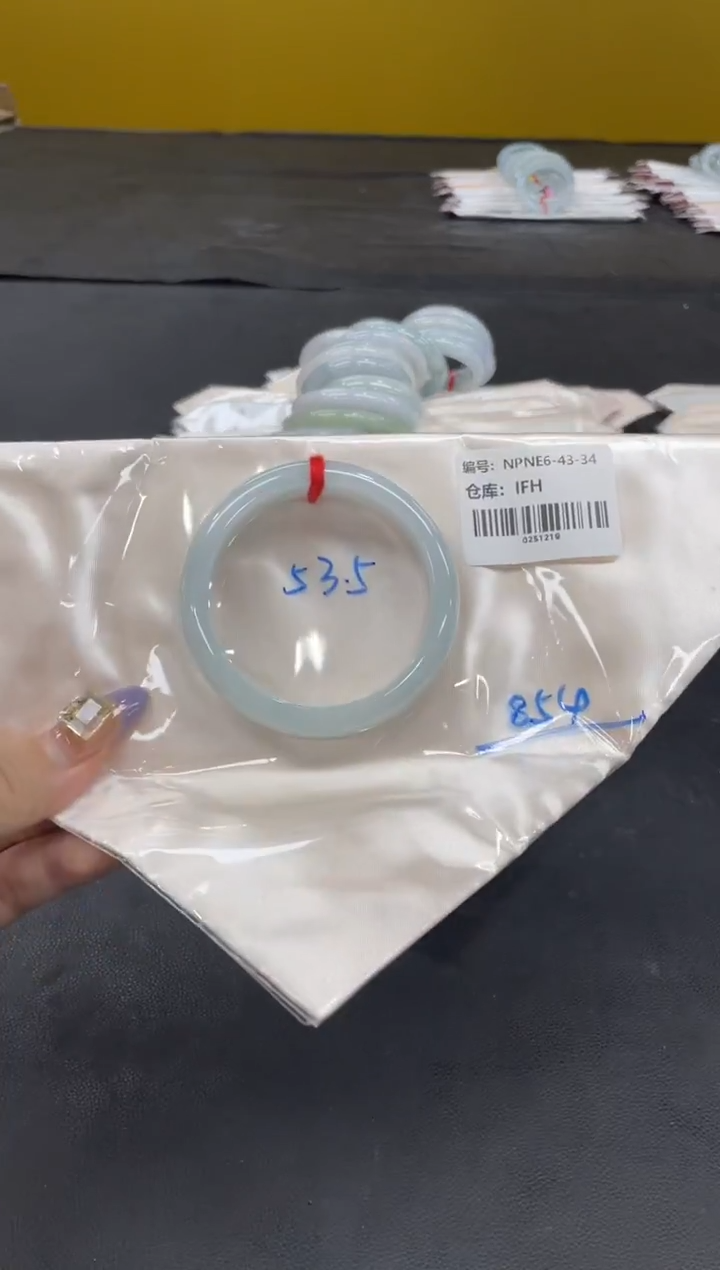 未镶嵌手镯翡翠翡翠手镯