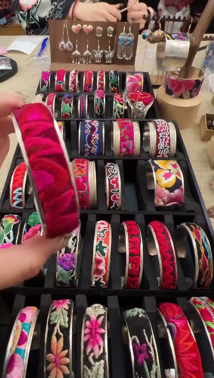 【闪购商品】织绣民族风老绣饰品555