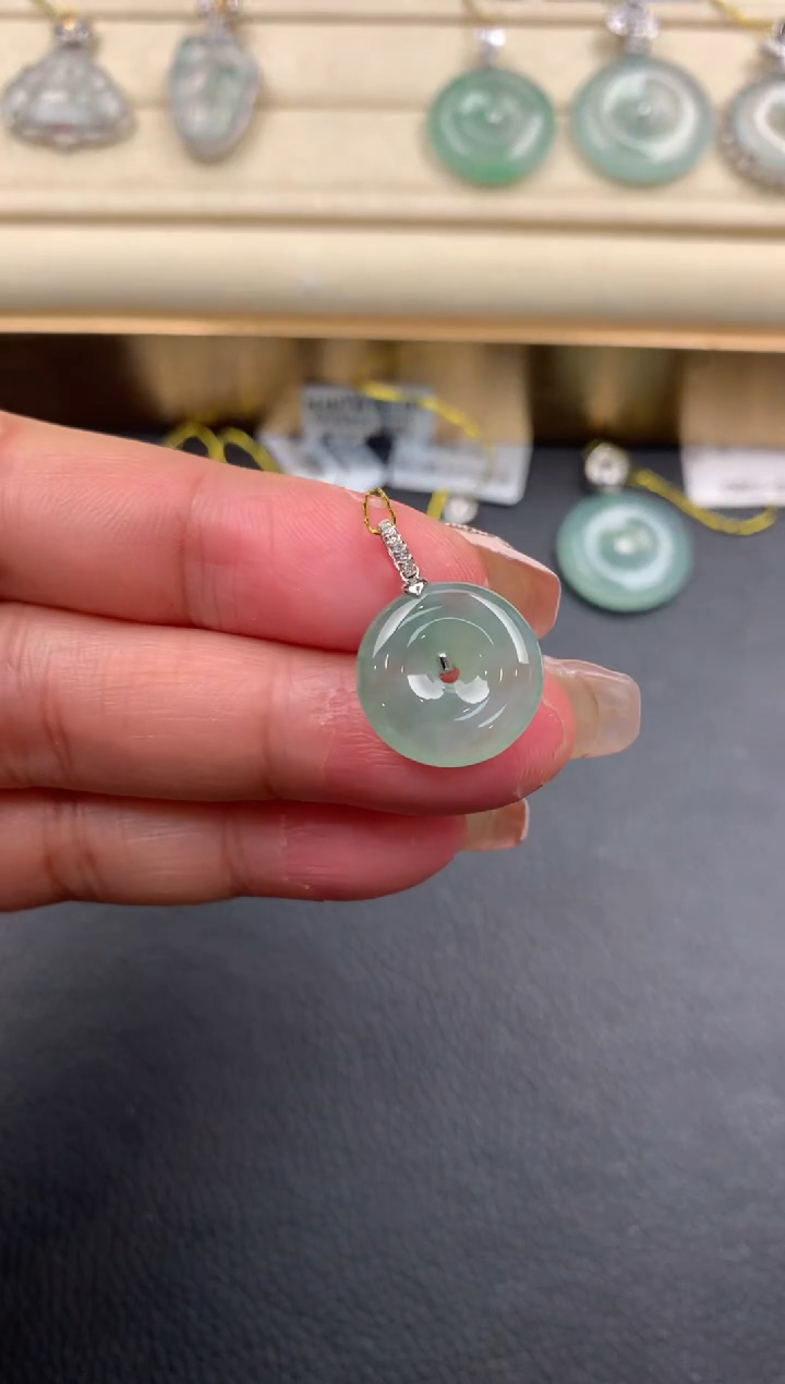 【闪购商品】翡翠颈饰18K金镶嵌D622       