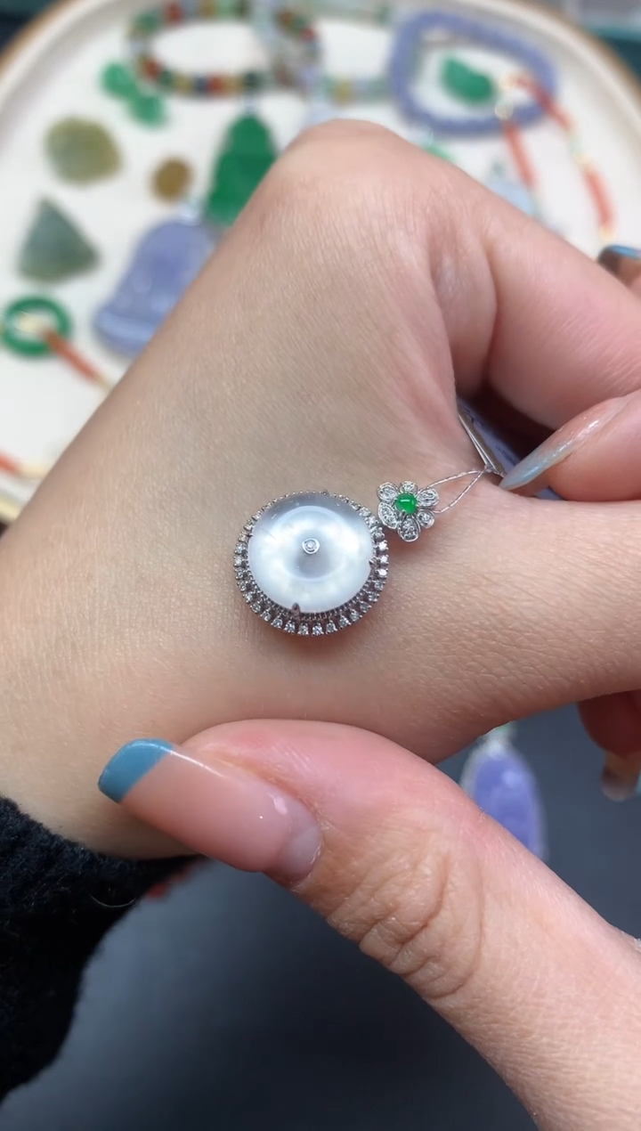 【闪购商品】翡翠吊坠(不含链)18K金镶嵌吊坠A66|5980