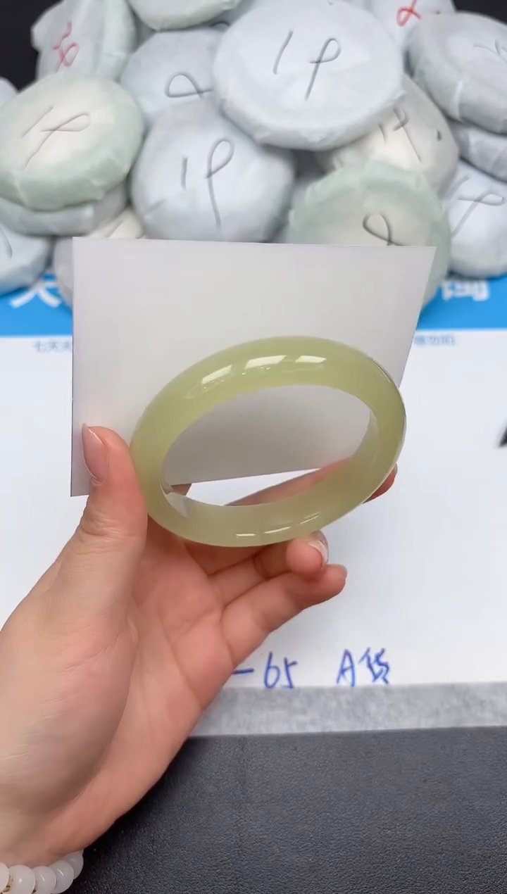 未镶嵌手镯石英质玉254-61.2