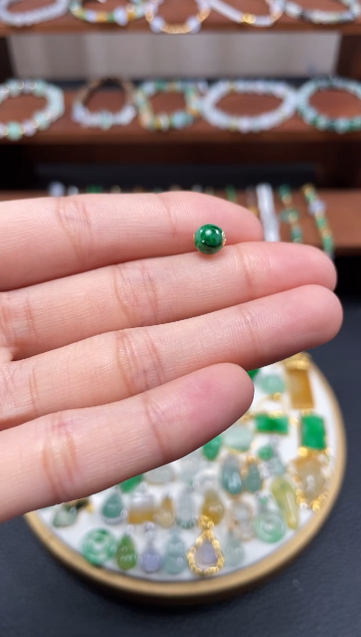 【闪购商品】翡翠吊坠(不含链)18K金镶嵌一个   103