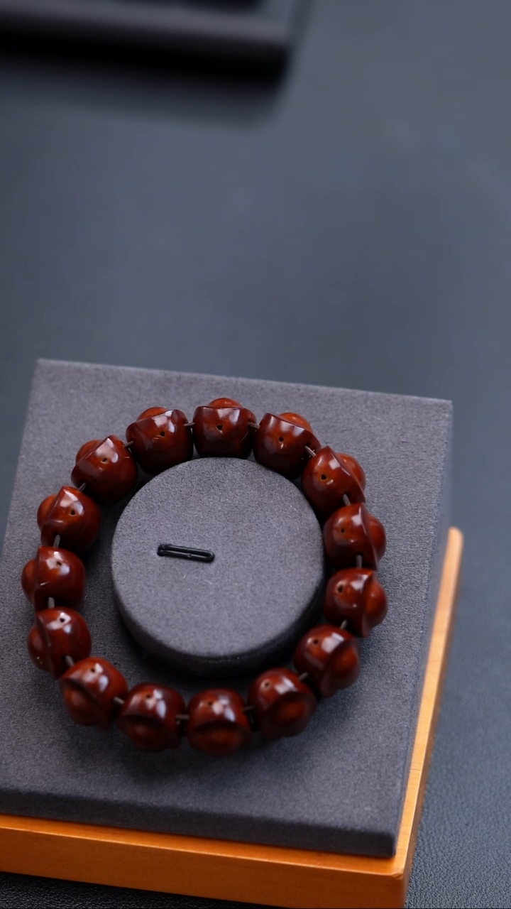 手串橄榄核M****?橄榄核