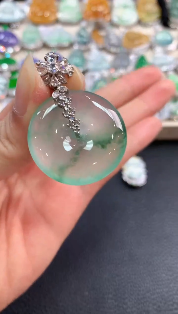 【闪购商品】翡翠吊坠(不含链)18K金镶嵌v53      