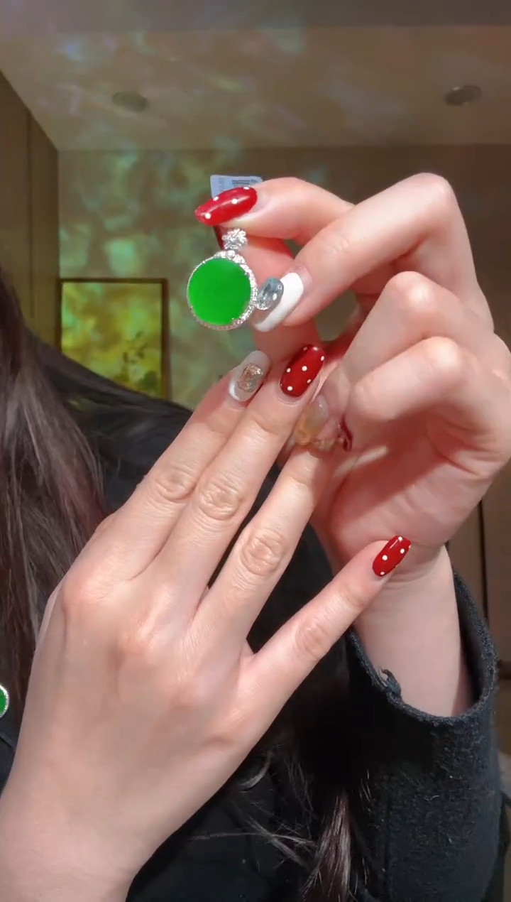 【闪购商品】翡翠颈饰未镶嵌圆牌