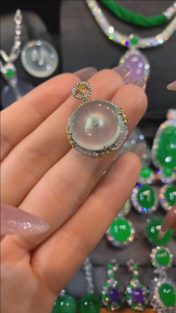 【闪购商品】翡翠吊坠(不含链)18K金镶嵌吊坠