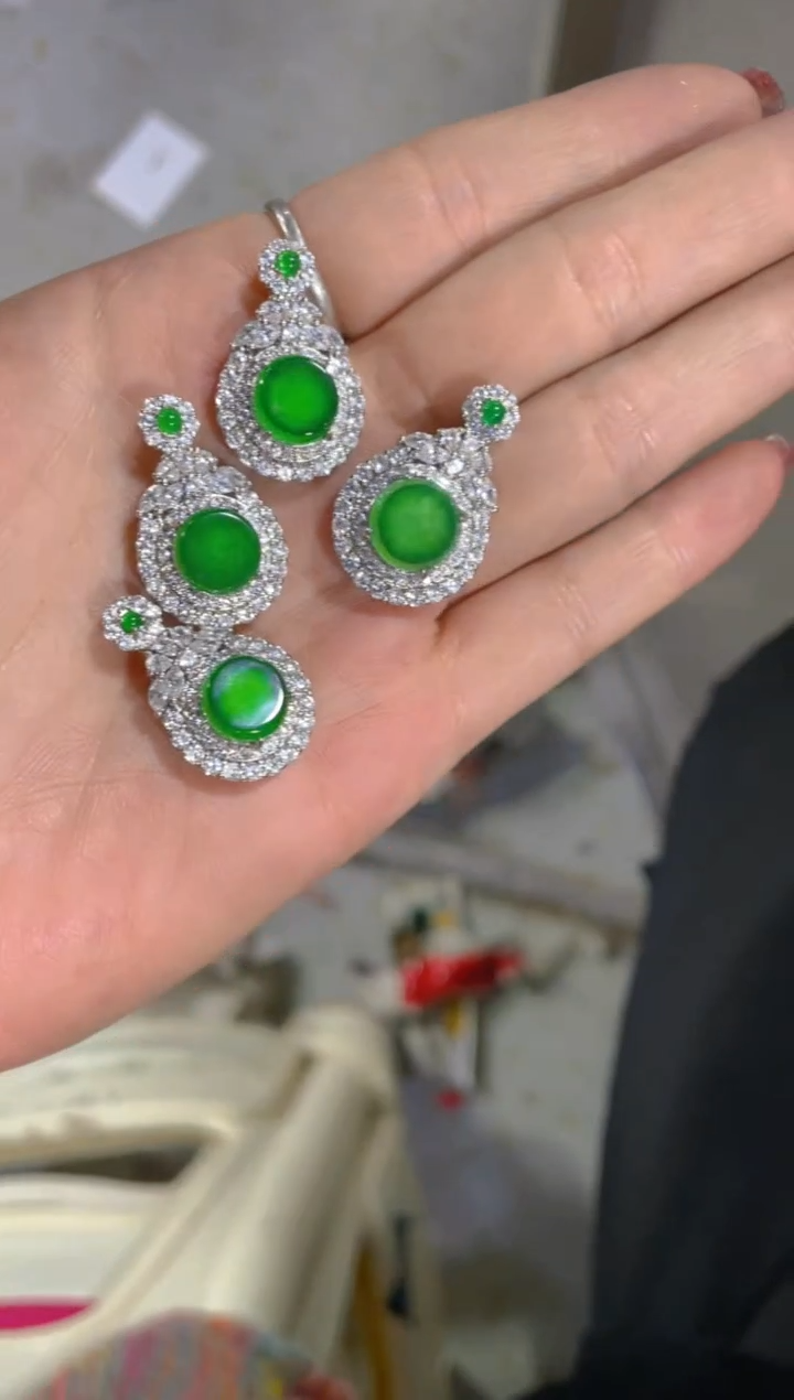 【闪购商品】翡翠颈饰未镶嵌天然A货翡翠多样性发货拍一发一