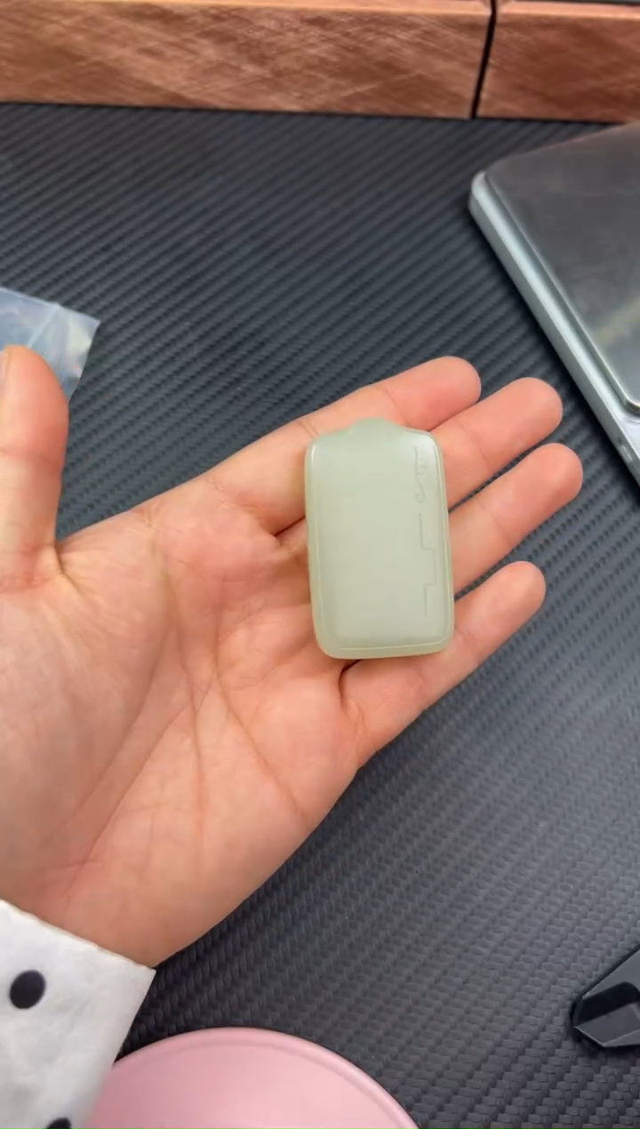 【闪购商品】和田玉吊坠(赠链)未镶嵌且末微色差迪克兰一细