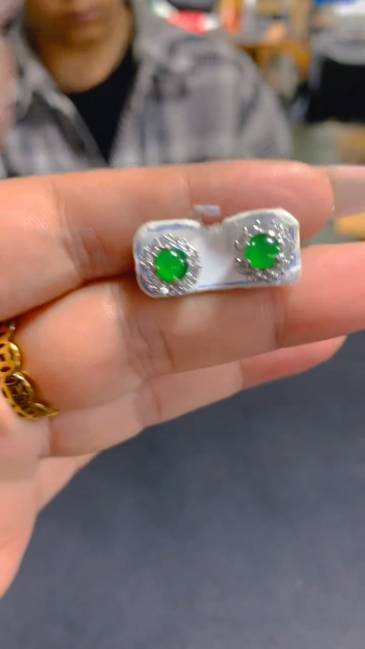 【闪购商品】翡翠耳饰未镶嵌0213084376