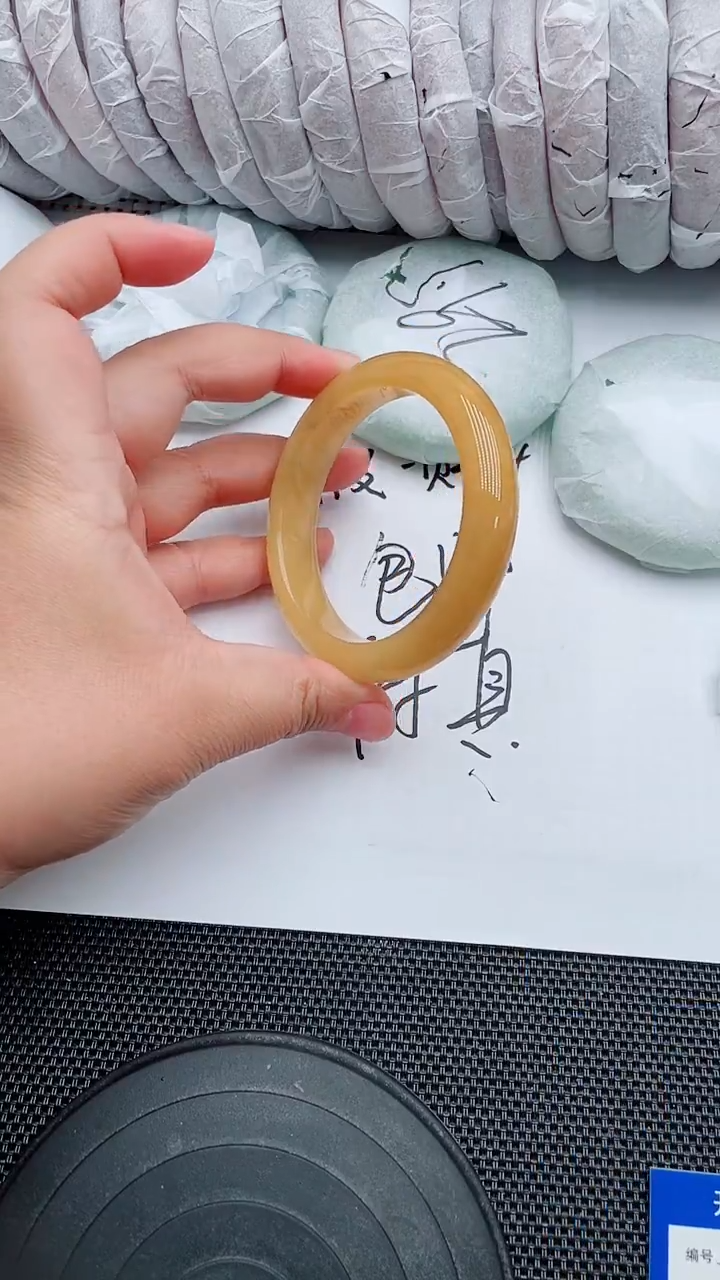 未镶嵌手镯石英质玉85-59-60