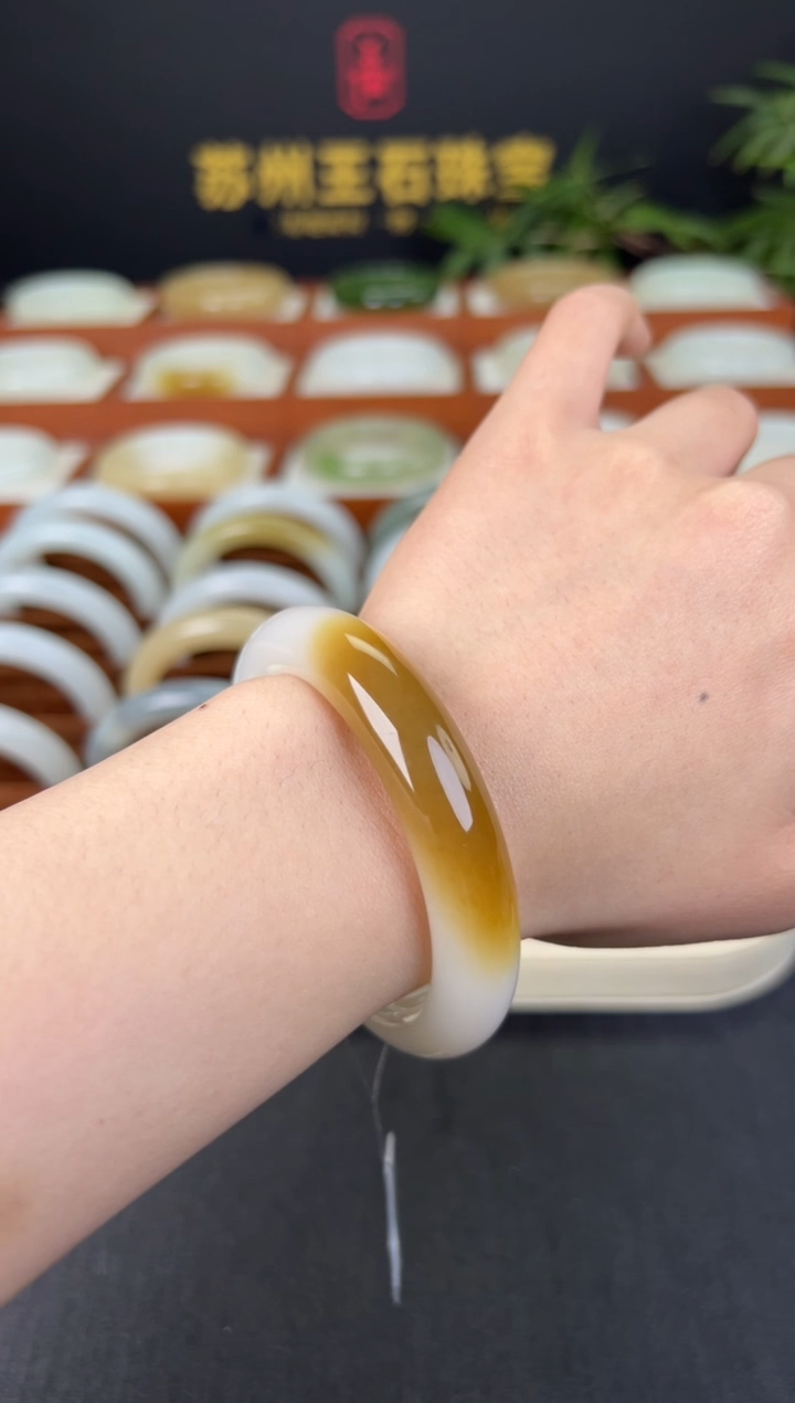 【闪购商品】和田玉手镯未镶嵌和田玉手镯