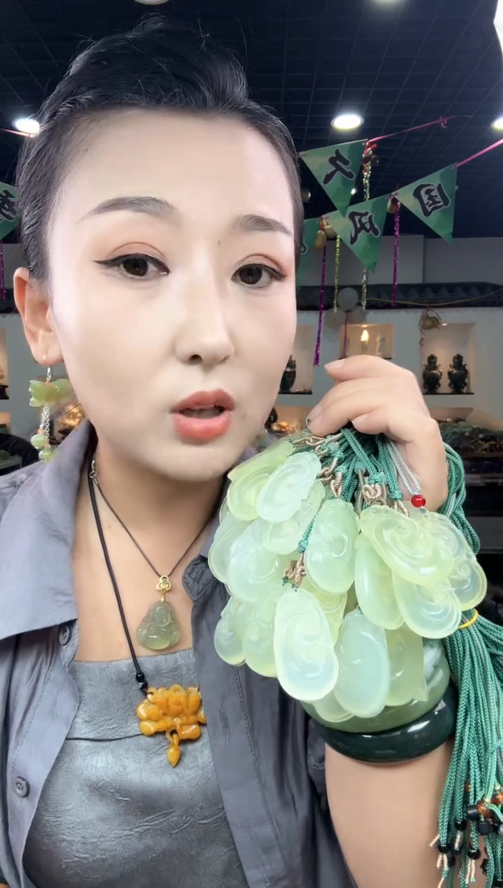 未镶嵌岫玉颈饰白冰如意【绳子款式】