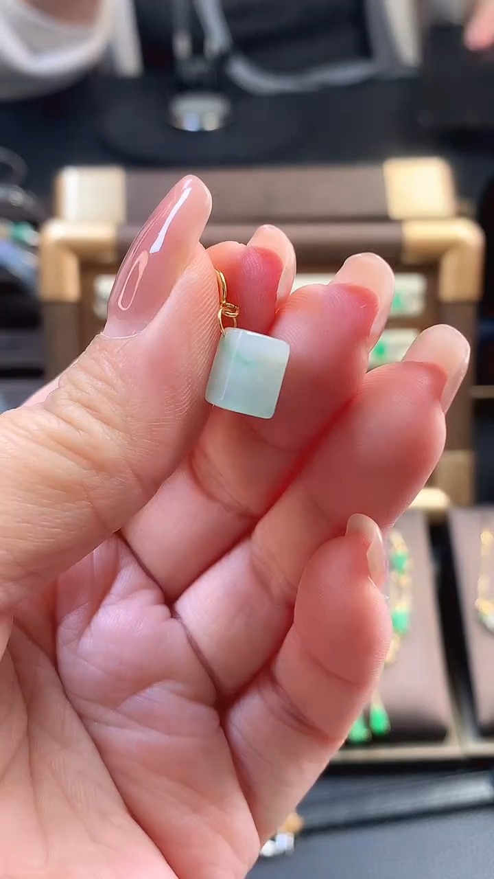 颈饰银S925镶嵌翡翠财****乖13677