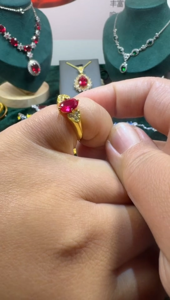 18K金镶嵌戒指红宝石1