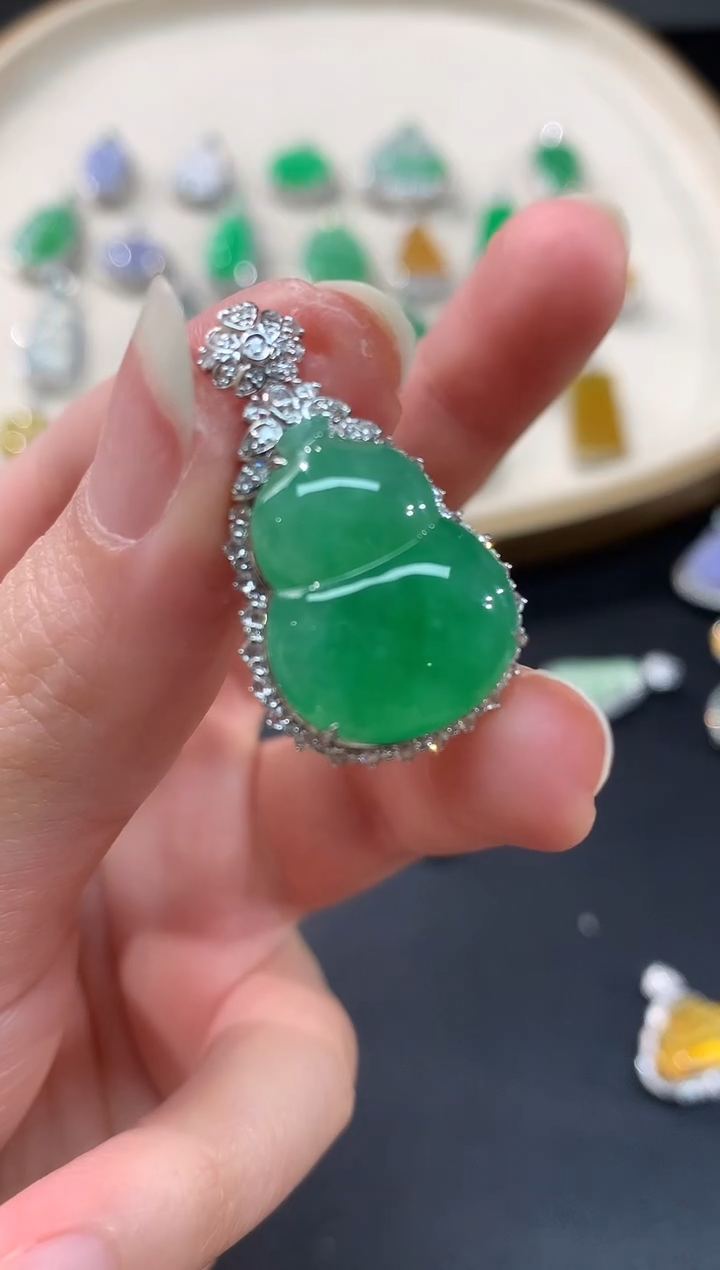 【闪购商品】翡翠吊坠(不含链)18K金镶嵌葫芦A17|16800