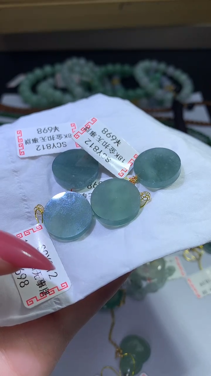 颈饰18K金镶嵌翡翠ZX018766多样性发一