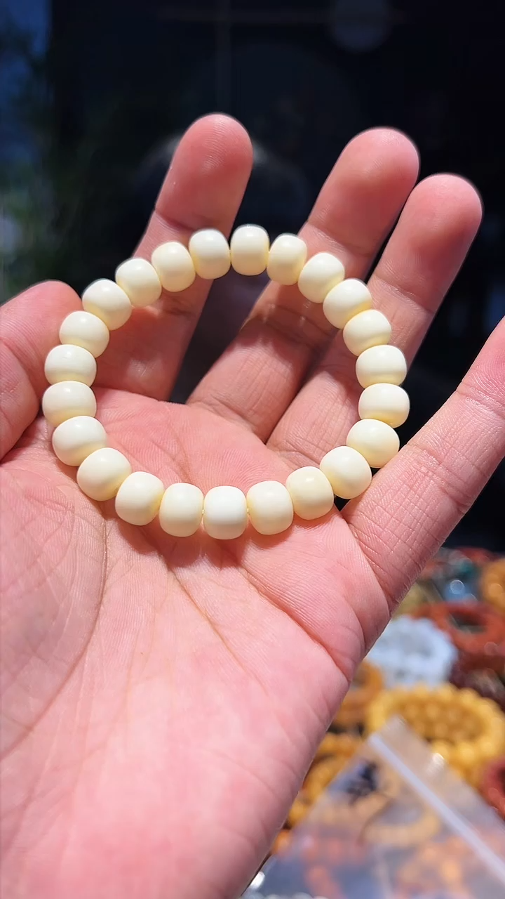 【闪购商品】蜜蜡手串未镶嵌单圈10+