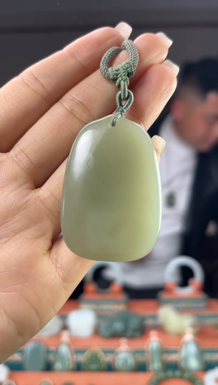 颈饰未镶嵌和田玉佩佩