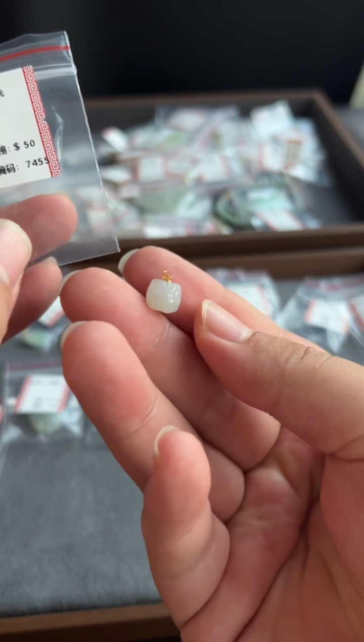 吊坠(不含链)未镶嵌翡翠7455号买断