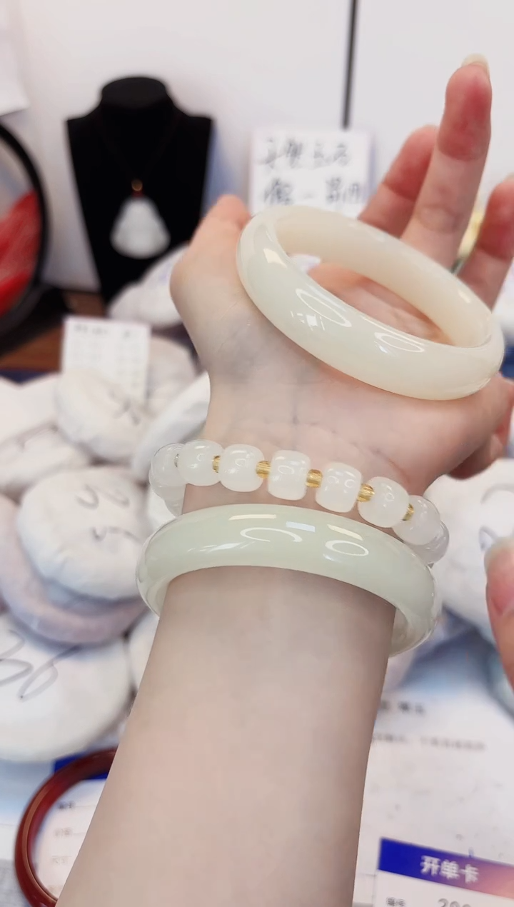 【闪购商品】石英质玉手镯未镶嵌290-玉兰白58圈口