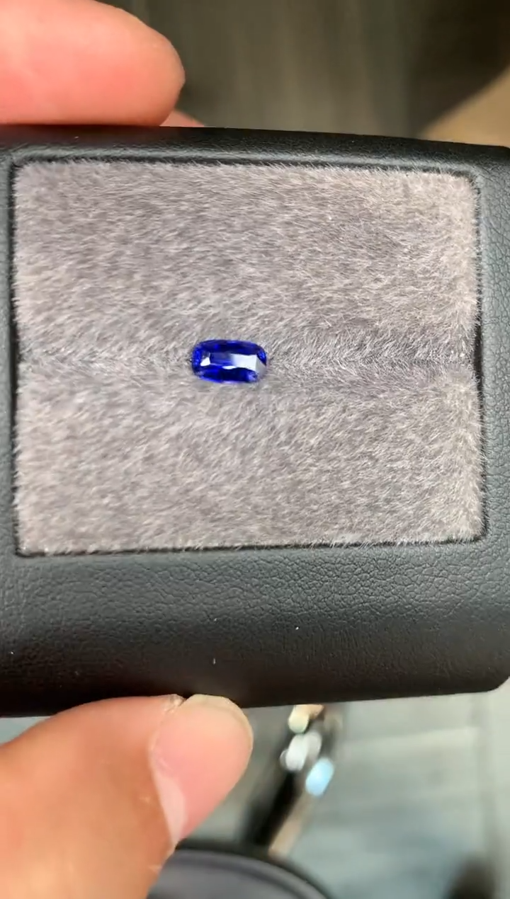 【闪购商品】定制蓝宝石裸石未镶嵌0.91ct 兰卡无烧蓝宝石