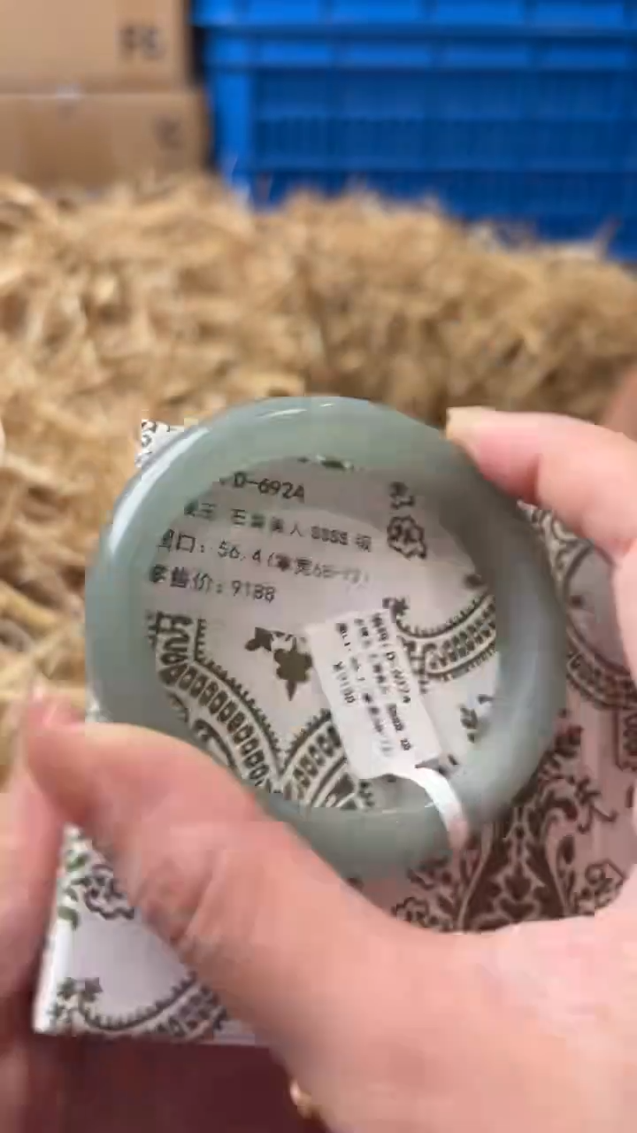 未镶嵌手镯石英质玉D-6924