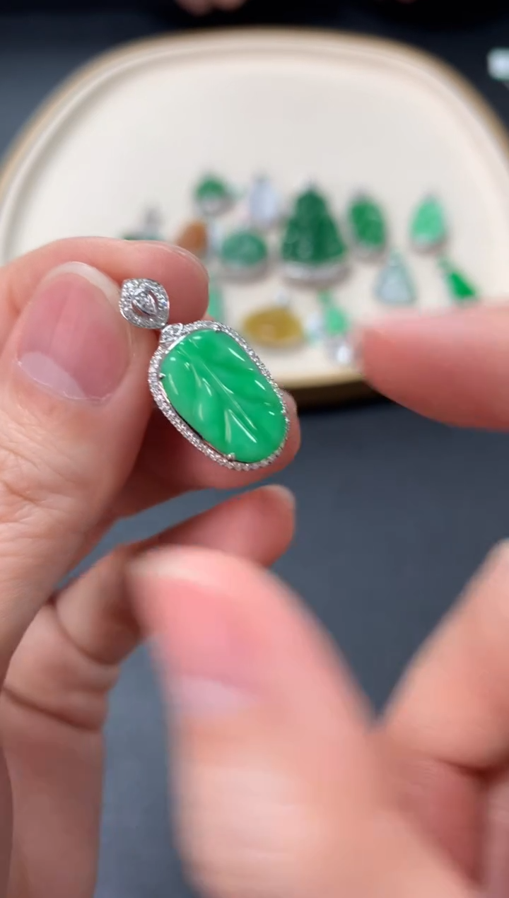 【闪购商品】翡翠吊坠(不含链)18K金镶嵌2800