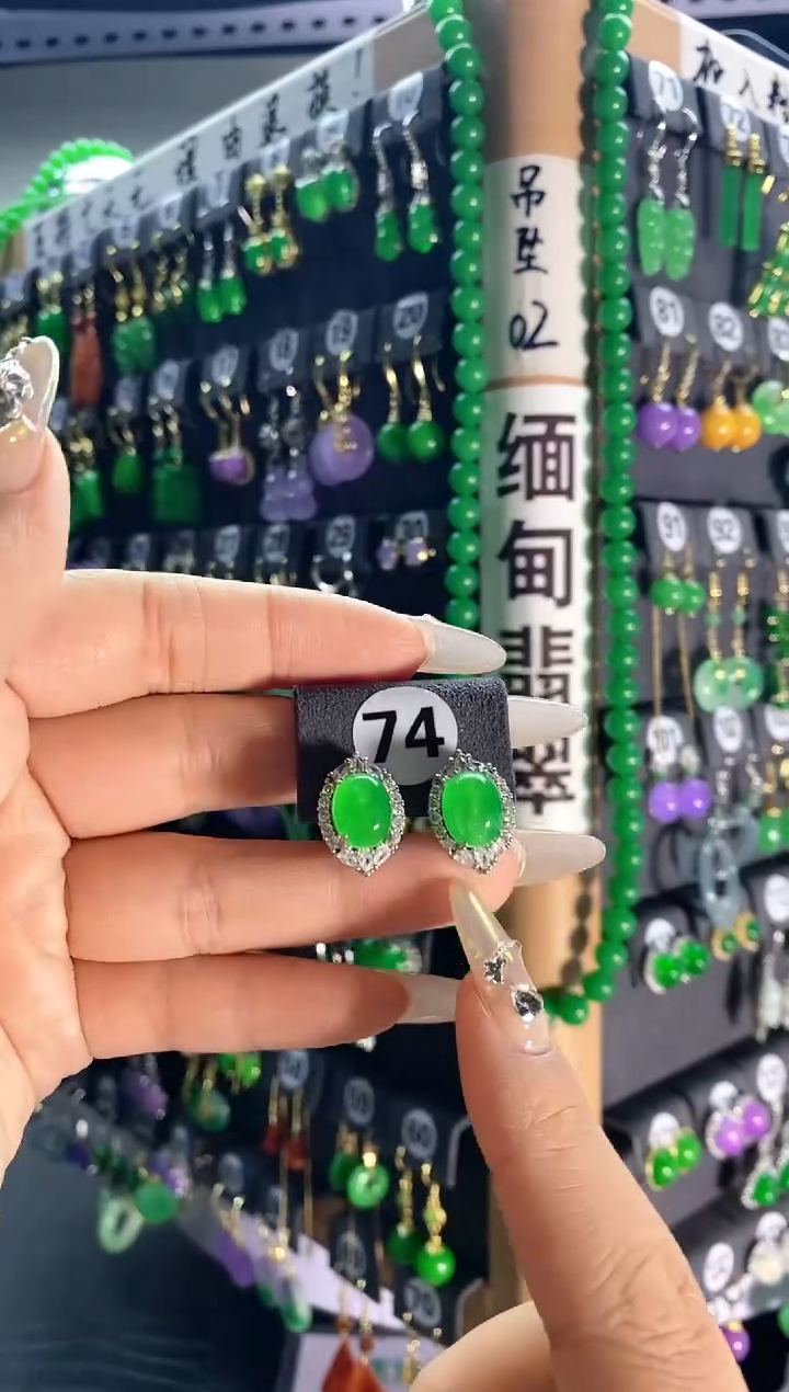 【闪购商品】翡翠耳饰银S925镶嵌74....