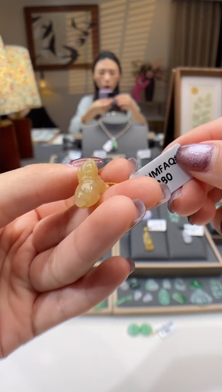 【闪购商品】翡翠颈饰未镶嵌狗
