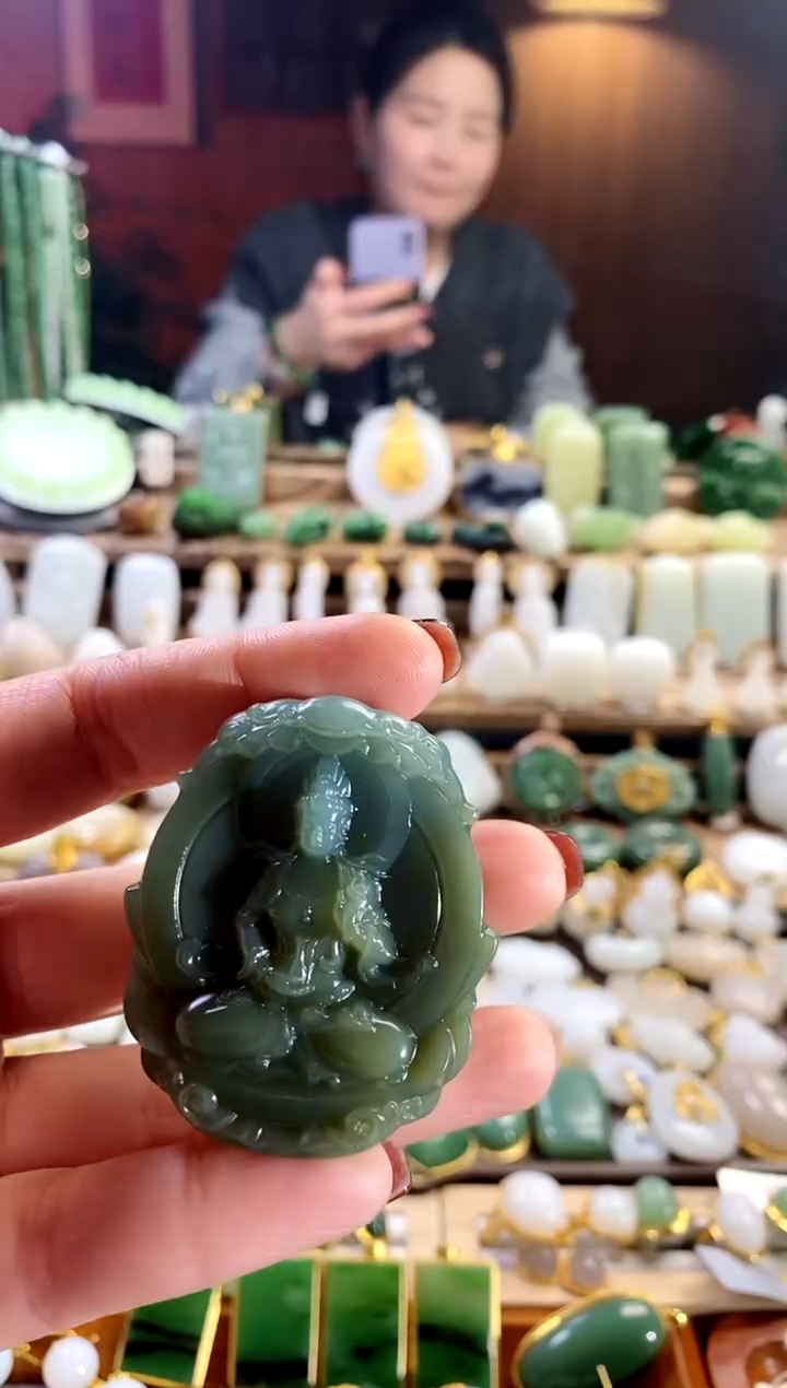【闪购商品】和田玉吊坠未镶嵌。