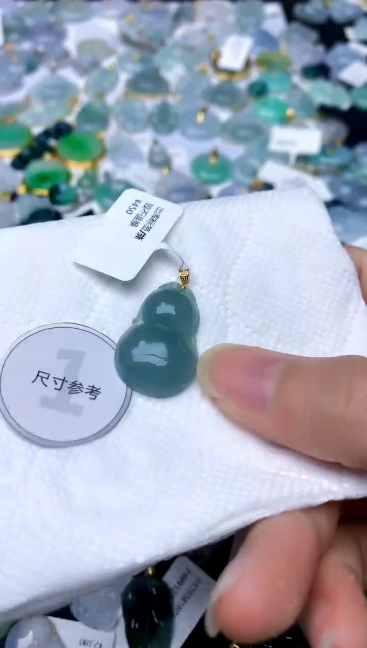 颈饰18K金镶嵌翡翠天然A货翡翠