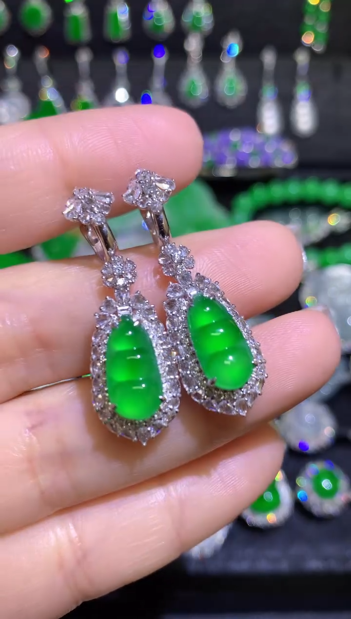 【闪购商品】翡翠耳饰18K金镶嵌高冰满绿正阳绿福豆耳坠