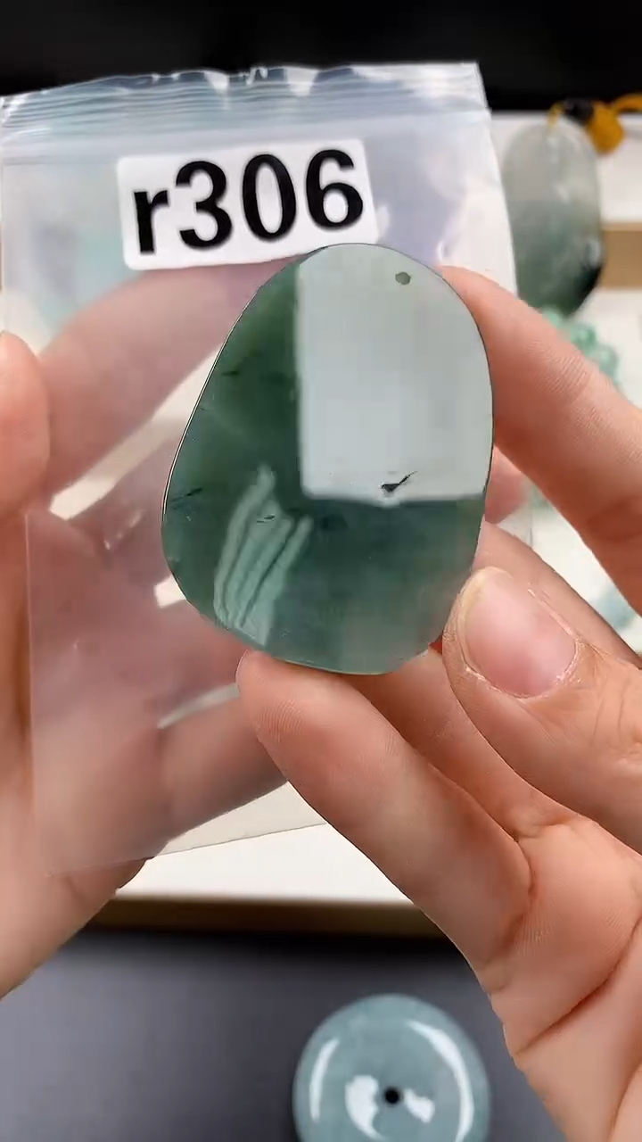 颈饰未镶嵌翡翠天然翡翠吊坠挂件