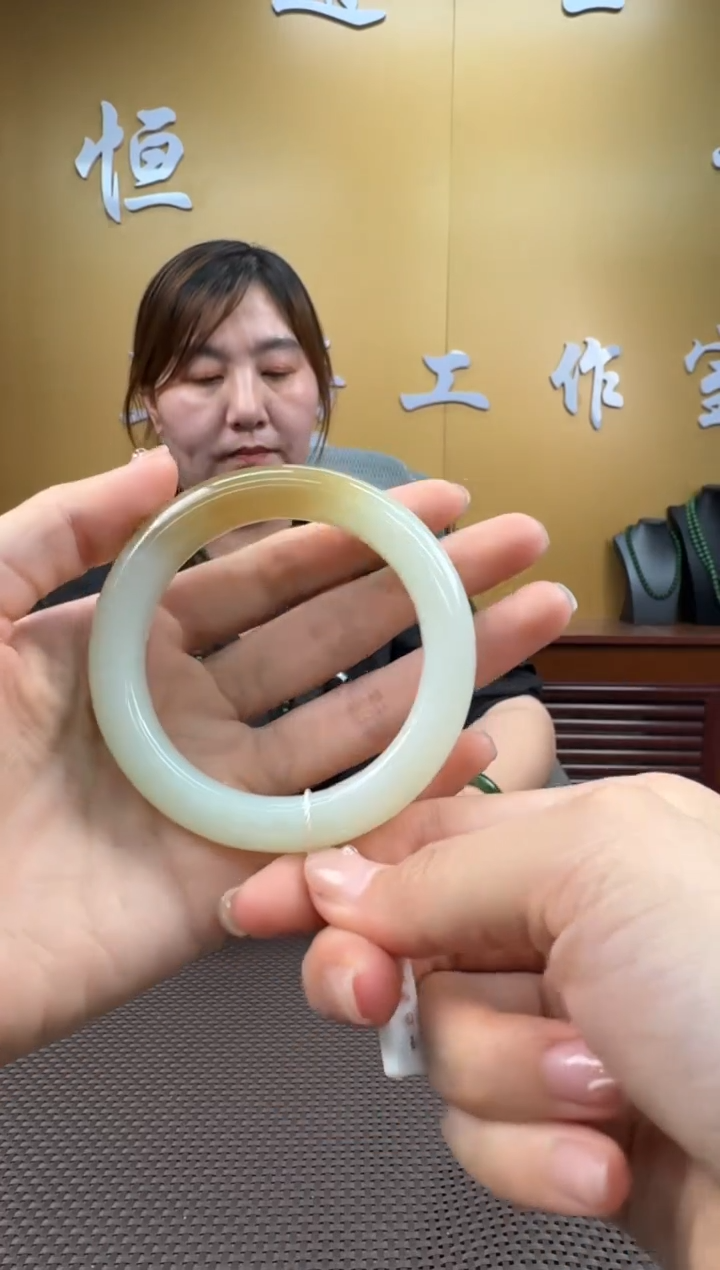 【闪购商品】和田玉手镯未镶嵌55