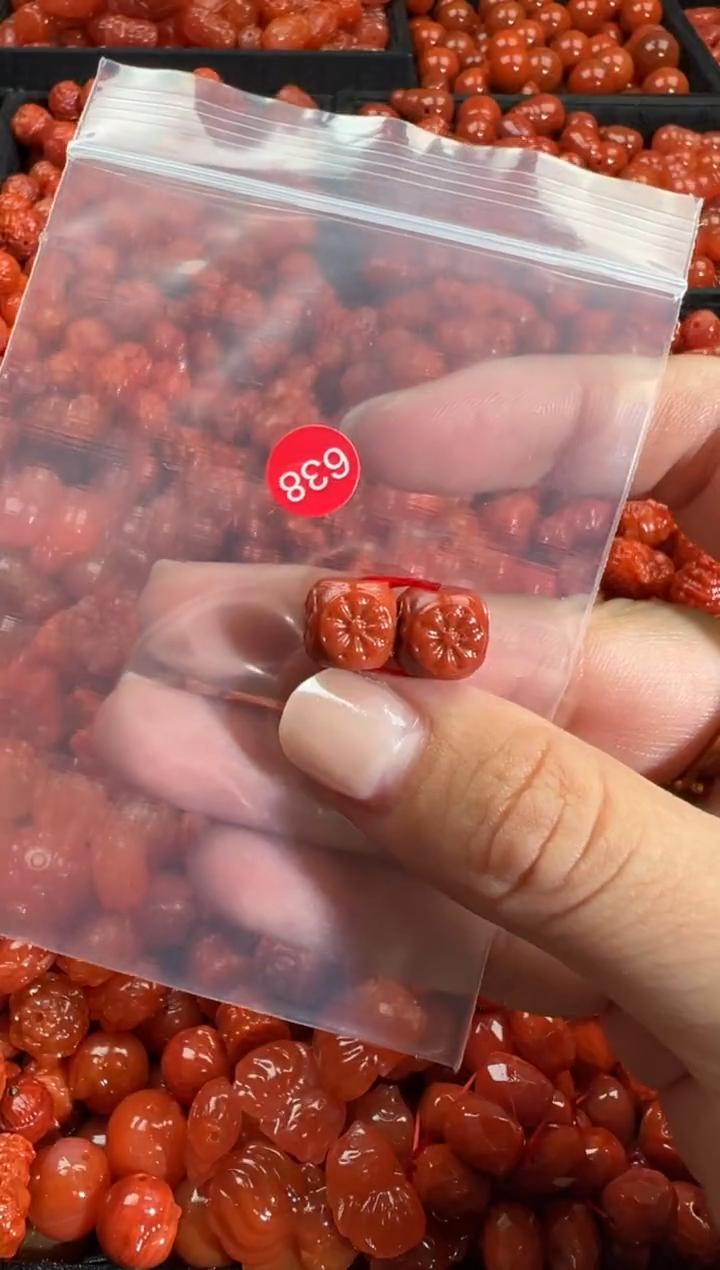 颈饰未镶嵌南红玛瑙1